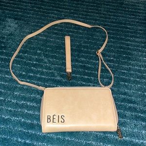 BÉIS Beige travel wallet. I packed it but never used it. Pen is still in plastic